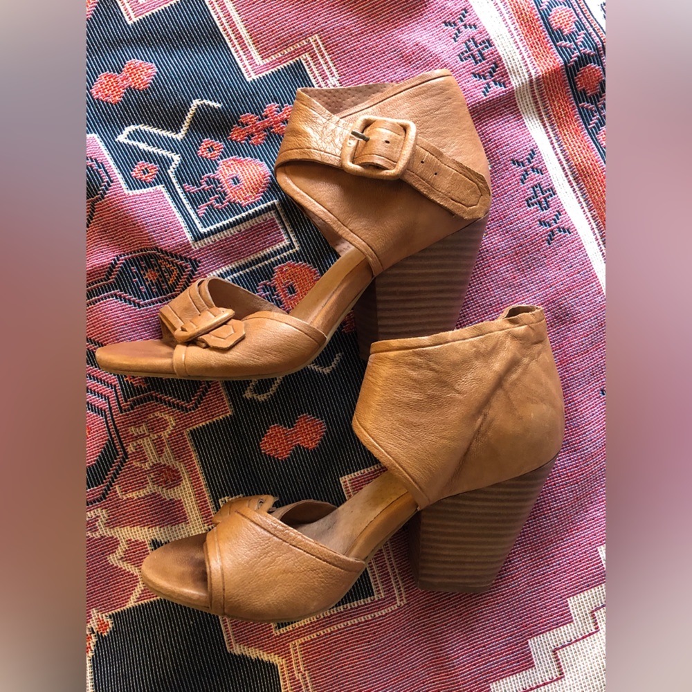 Stacked wedge heel buckle sandals